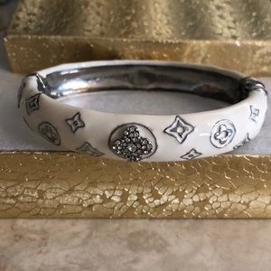 Classic bracelet with unknown value